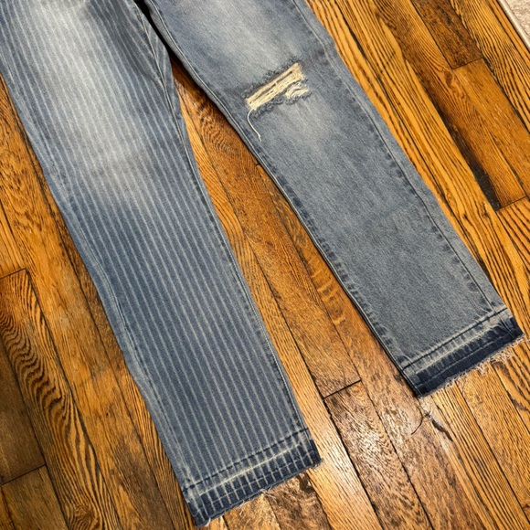 Piper On The Railroad Jeans - Picture 3 of 7